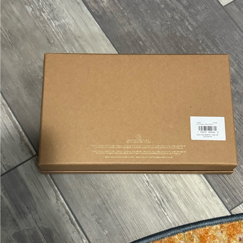Coach Tan Gift Box - Picture 3 of 3